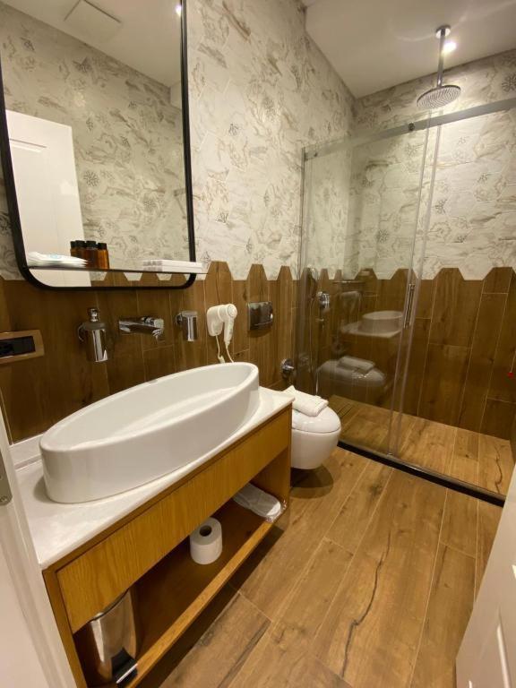 Crown Boutique Hotel Durres Bagian luar foto