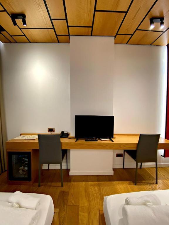 Crown Boutique Hotel Durres Bagian luar foto
