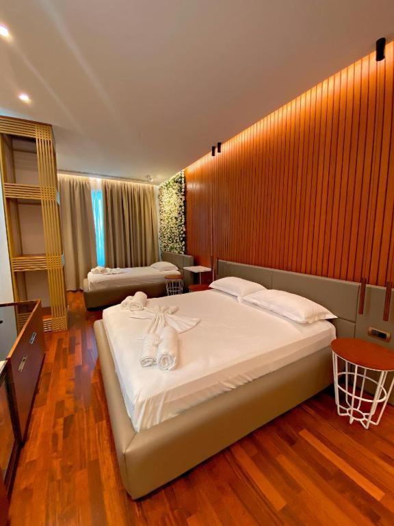 Crown Boutique Hotel Durres Bagian luar foto
