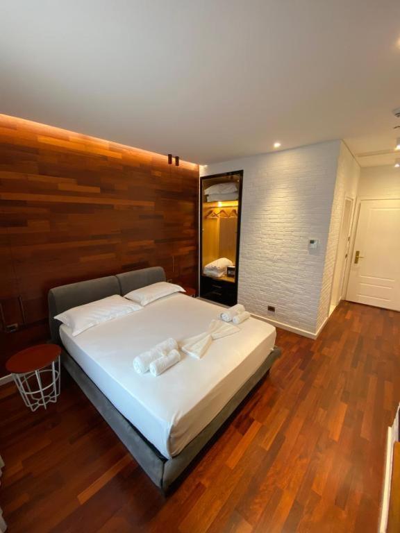 Crown Boutique Hotel Durres Bagian luar foto
