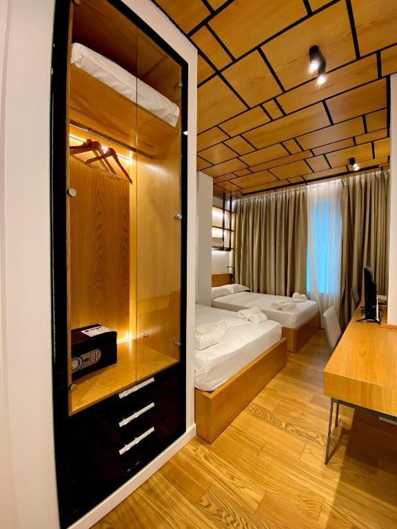 Crown Boutique Hotel Durres Bagian luar foto