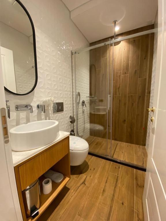 Crown Boutique Hotel Durres Bagian luar foto