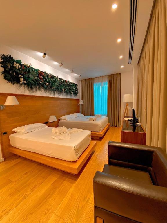 Crown Boutique Hotel Durres Bagian luar foto